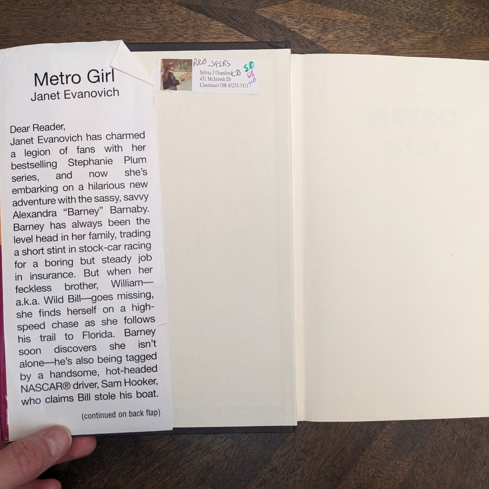 Metro Girl (Large Print Edition) – Janet Evanovich – Hardcover - Picture 6 of 11